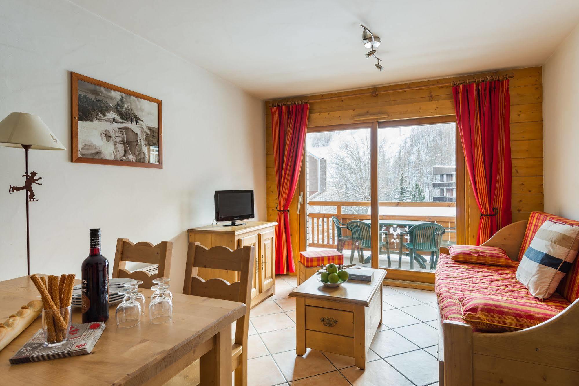 Lagrange Vacances Le Hameau Du Rocher Blanc แซร์ เชอวาลิเยร์ ภายนอก รูปภาพ